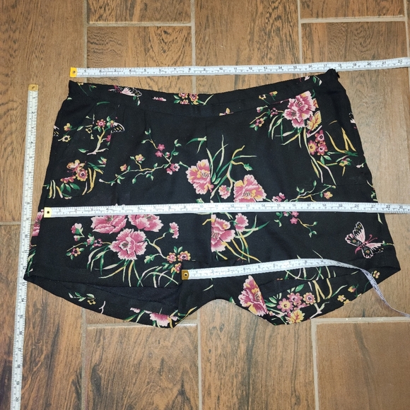 Wet Seal XL high waisted shortened inseam chiffon floral shorts - Picture 6 of 13